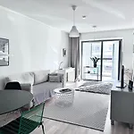 Apartment Peaceful Premium With Sauna And Balcony - Perfect Downtown Location *