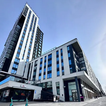 Peaceful Premium With Sauna And Balcony - Perfect Downtown Location 아파트